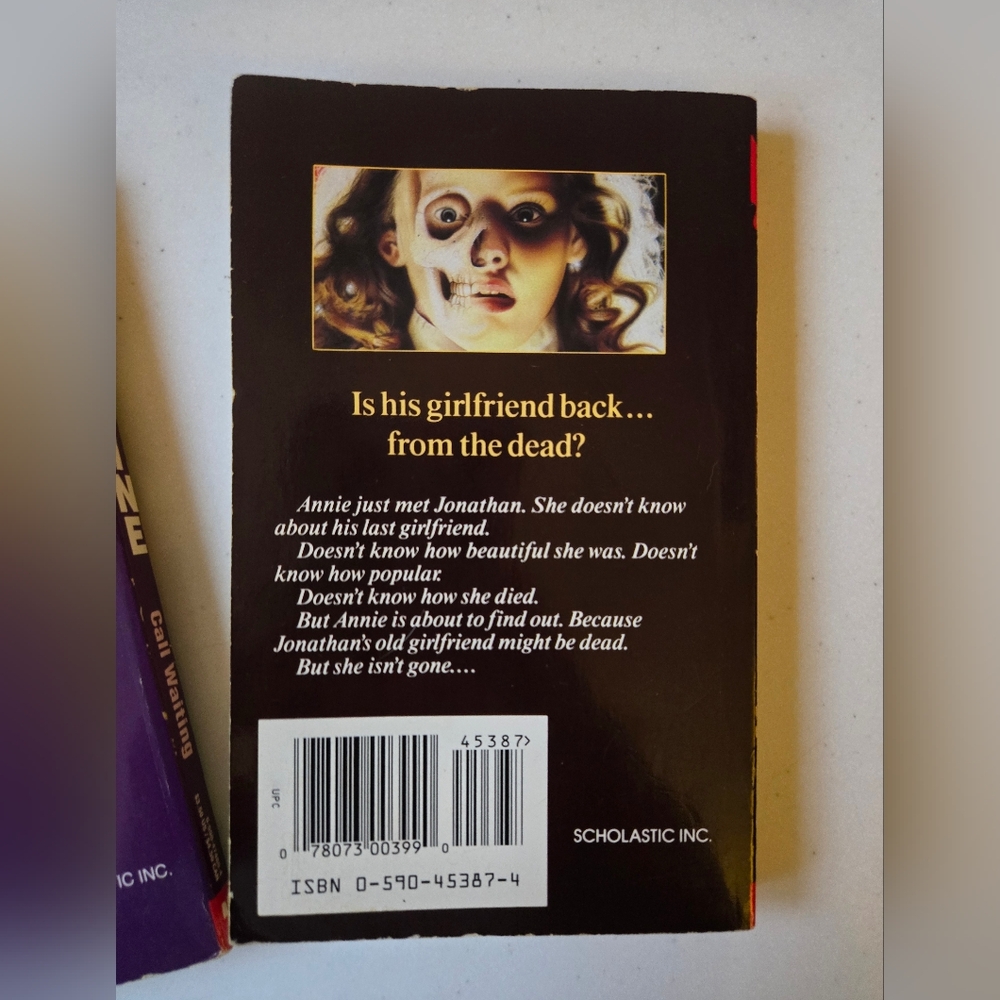 R.L. Stine Vintage Book Bundle โ Call Waiting & The Dead Girlfriend - Picture 5 of 10
